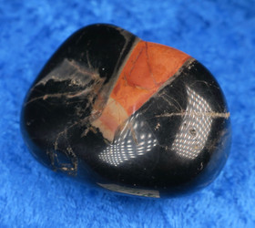 Onyksi ja jaspis rumpuhiottu 72g 50x35x30mm P Brasilia