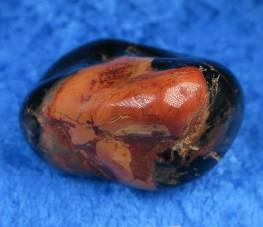 Onyksi ja jaspis rumpuhiottu 72g 50x35x30mm P Brasilia