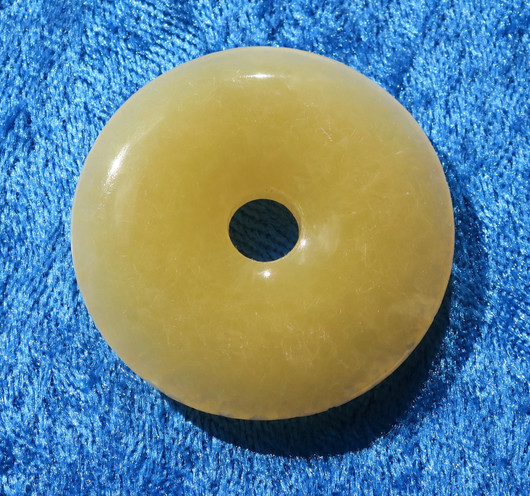 Riipus kalsiitti keltainen kividonitsi 37mm