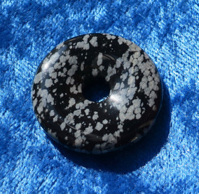 Riipus lumihiutaleobsidiaani kividonitsi 30mm