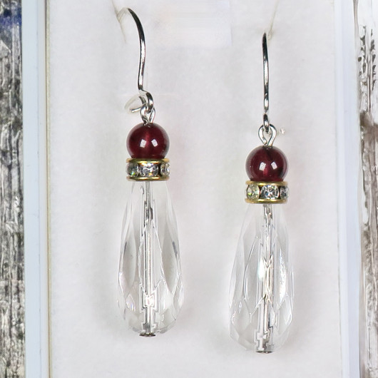 Korvakorut vuorikidepisara, almandiini,  zirkonirengas. Queen2B