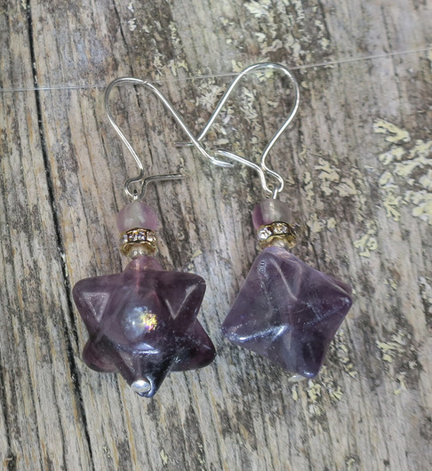 Korvakorut violetti fluoriittitähti ja 4mm zirkonikoristein 8s6