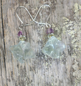 Korvakorut fluoriittitähti vihreä, 4mm violetti, zirkonikoristein 8s12