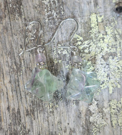 Korvakorut fluoriittitähti ja 4mm vihreä zirkonikoristein 8s11