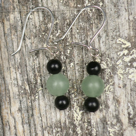 Korvakorut vihreä aventuriini ja mustat onyksit 464