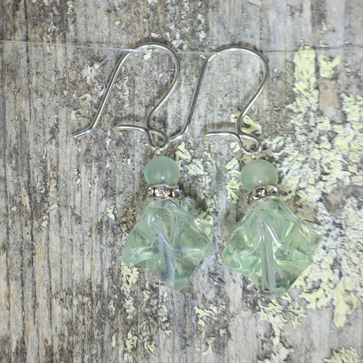 Korvakorut fluoriittitähti ja 4mm vihreä zirkonikoristein 8s5