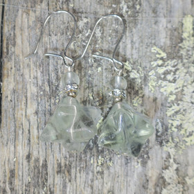 Korvakorut fluoriittitähti ja 4mm vihreä zirkonikoristein 8s9