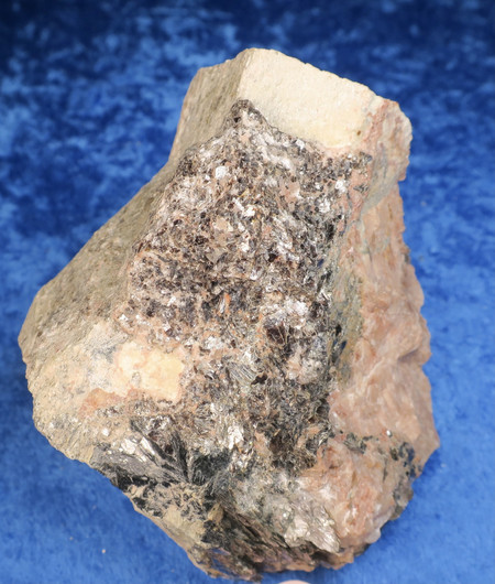 Pegmatiitissa iso beryllikide halk 5cm, 846g 9x8x9cm Hi95a 