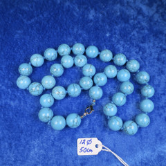 Helmet magnesiitti turkoosivärjätty 12mm solmitut 50cm