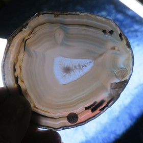 Akaattilevy natural 77g 90x80mm harmaa siivu N24 Brasilia