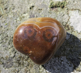 Akaatti rumpuhiottu 52g 42x37x25mm RUSKEAT SILMÄT