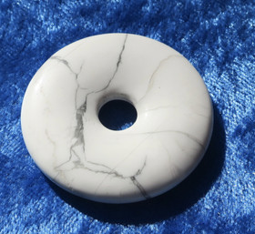 Riipus magnesiitti valkoinen kividonitsi 40mm