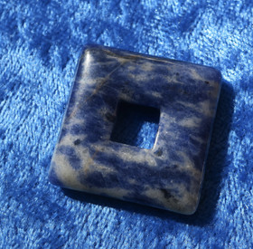 Riipus neliskulmainen lapis latsuli donitsi 27mm