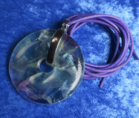 Riipus fluoriitti 40mm kividonitsi, donitsipidike ja nahkanauha