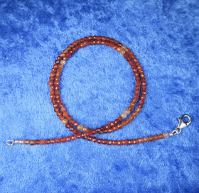 Helmet karneoli viistehiottu 3mm, 45cm