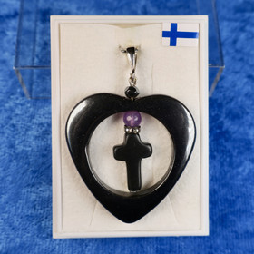 Riipus onyksi risti hematiittisydämessä