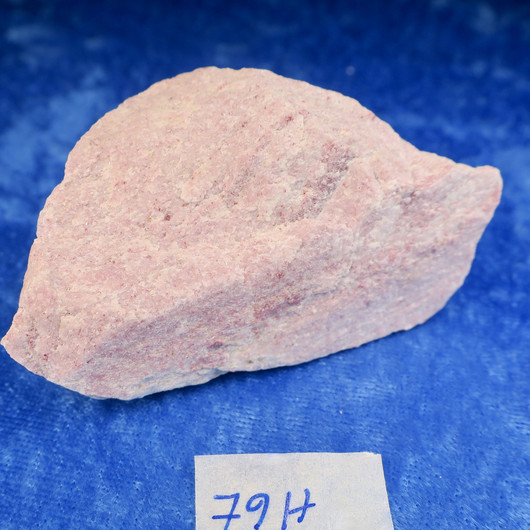 Thuliitti raaka 64g 70x35x30mm Lom Norja Hi79h