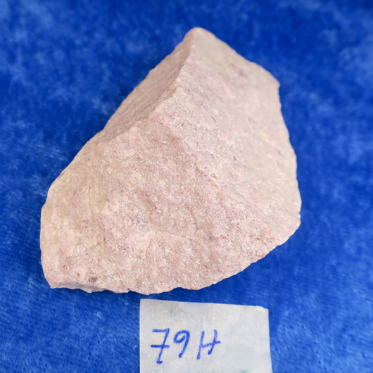 Thuliitti raaka 64g 70x35x30mm Lom Norja Hi79h