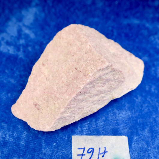 Thuliitti raaka 64g 70x35x30mm Lom Norja Hi79h