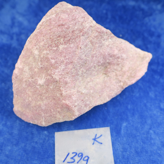 Thuliitti raaka 139g  60x50x40mm Lom Norja Hi79K