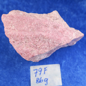 Thuliitti raaka 86g 70x40x30mm Lom Norja Hi79f