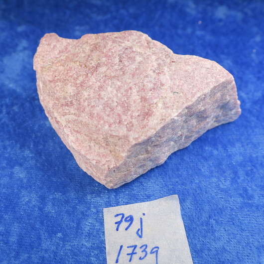 Thuliitti raaka 173g 60x60x27mm Lom Norja Hi79j