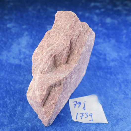 Thuliitti raaka 173g 60x60x27mm Lom Norja Hi79j