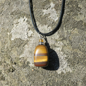 Riipus tiikerinsilmä kulmikas zirkonikoristein