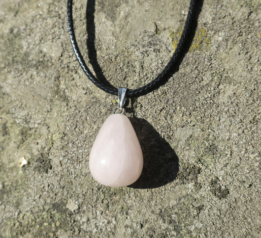 Riipus ruusukvartsi pisara 18mm