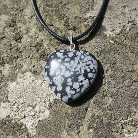 Riipus lumihiutaleobsidiaani sydän 25mm