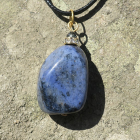 Riipus dumortieriitti rumpuhiottu zirkonikoristein dum6