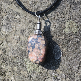 Riipus leopardijaspis rumpuhiottu zirkonikoristein