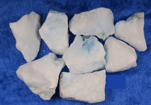 Hemimorfiitti vaaleansininen raaka. Valitse koko