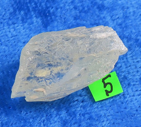 Hiddeniitti vihreä spodumeeni raaka 4g 23mm Brasilia nro5