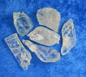 Hiddeniitti vihreä spodumeeni raaka 5,4g 27mm Brasilia nro6