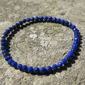 Rannekoru lapis latsuli viistehiottu 4mm 17cm