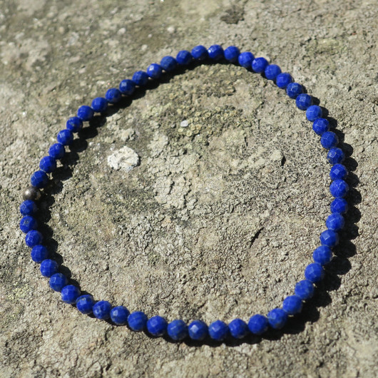 Rannekoru lapis latsuli viistehiottu 3mm 17cm