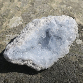 Selestiitti enkelikivi selestiini kidesykerö 97g Madagaskar