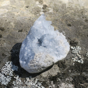 Selestiitti enkelikivi selestiini kidesykerö 138g Madagaskar