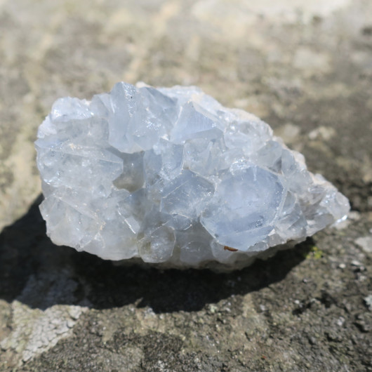 Selestiitti enkelikivi kidesykerö 50g kiteet molemmin puolin ce5