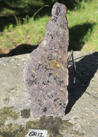 Granaatti siivu 250x100x7mm 380g Suomi GR12