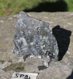 Spektroliitti siivu 80x70x4mm 80g Ylämaa Suomi SP2 