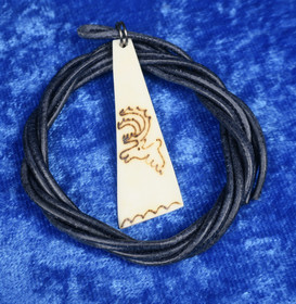 Riipus poronluuhun kaiverrettu poro tummansininen nahkanauha PETTERI A