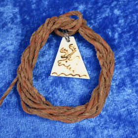 Riipus poronluuhun kaiverrettu poro, punaruskea nahkanauha PETTERI C