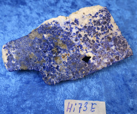  Lapis latsuli raaka, 1 pinta sahattu, reikä, 60g 75x40x17mm Hi73E