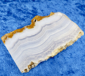 Kalsedoni raaka sahattu vaaleansininen pitsiakaatti 68x42x18-12mm 77g 