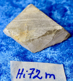 Savukvartsi rutiilikvartsi sahattu siivu 11g 27x25x9mm Hi72m 