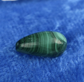 Malakiitti kapussi pisara cabochon Hi76H