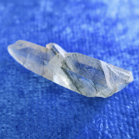 Rutiilikvartsikide vihreä 2g 26x9x7mm Hi72s 