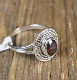 Hopeasormus almandiini granaatti ovaali OVO. Valitse koko